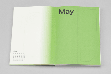 Uppslag i en bok med kalender