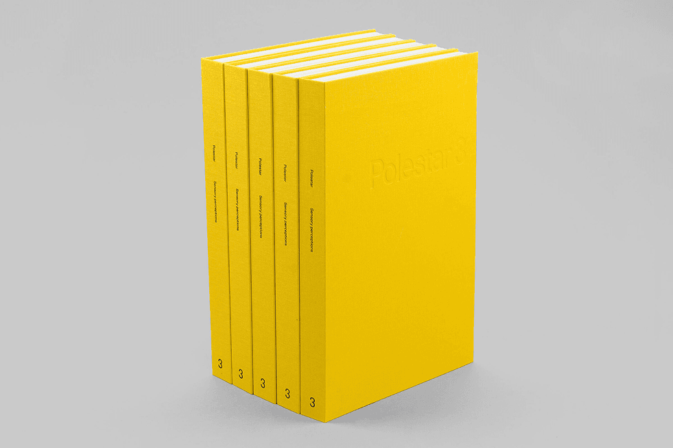Gula hårdbundna böcker med foliering på ryggen - för exklusiva industriföretag