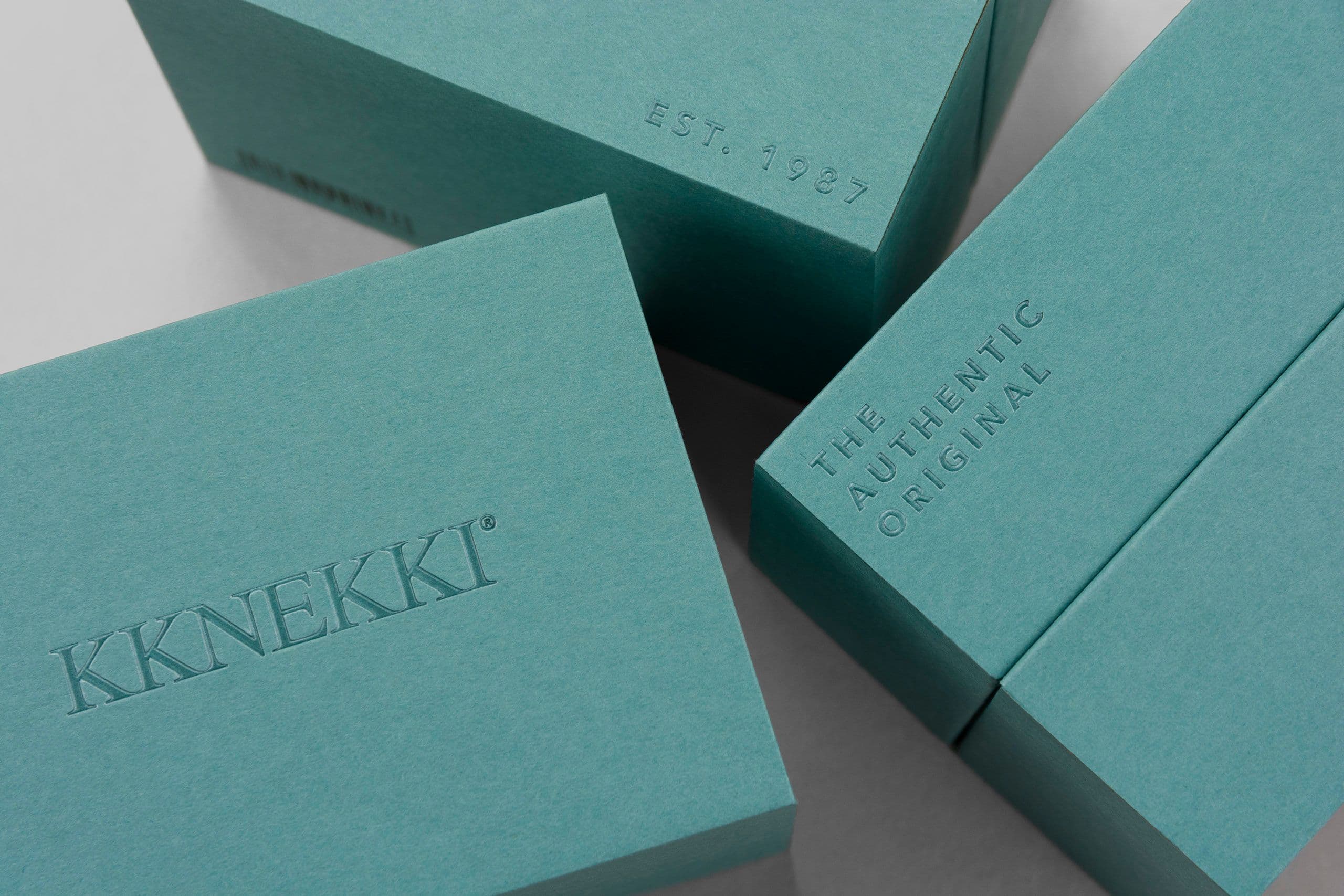 Foil stamping on a turqouise rigid box